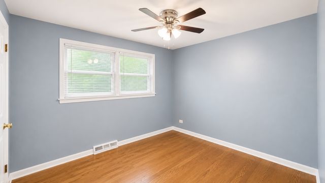 8635 S Burnham Avenue, Chicago, IL 60617