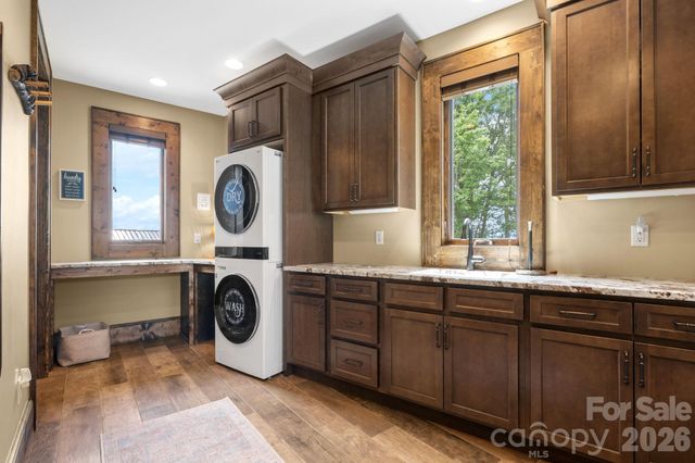 6 Valley Watch Court, Banner Elk, NC 28604