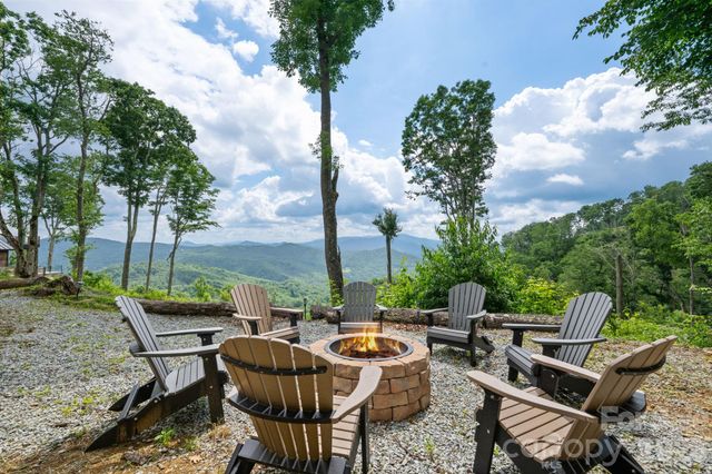 6 Valley Watch Court, Banner Elk, NC 28604