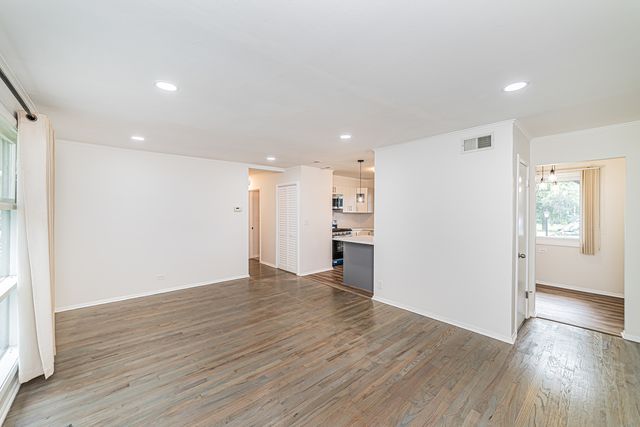 1417 N Wilke Road, Arlington Heights, IL 60004