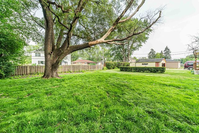 1417 N Wilke Road, Arlington Heights, IL 60004