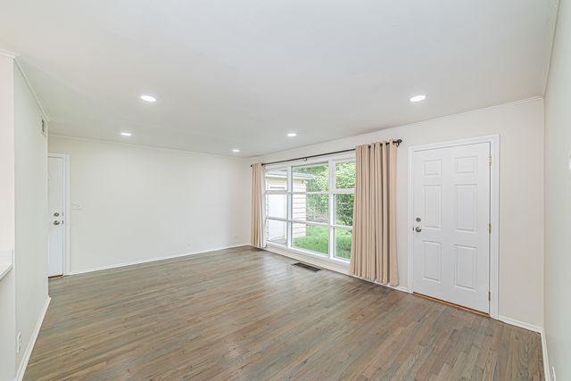 1417 N Wilke Road, Arlington Heights, IL 60004