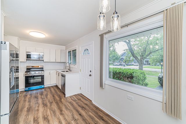 1417 N Wilke Road, Arlington Heights, IL 60004