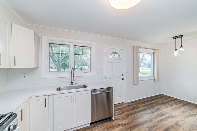 1417 N Wilke Road, Arlington Heights, IL 60004