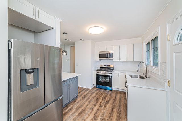 1417 N Wilke Road, Arlington Heights, IL 60004