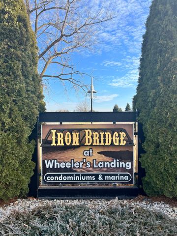 16 Cove Drive, Bay City, MI 48706