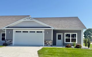 16 Cove Drive, Bay City, MI 48706