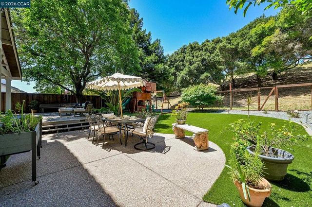 8254 Creekside Drive, Dublin, CA 94568