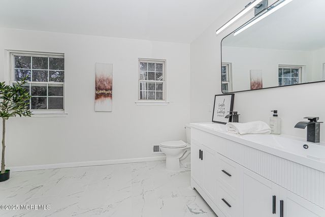 7 Willowtree Court, Barnegat, NJ 08005