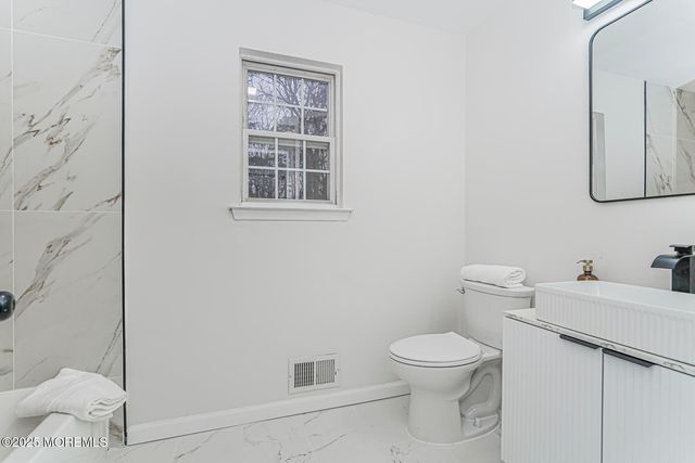 7 Willowtree Court, Barnegat, NJ 08005