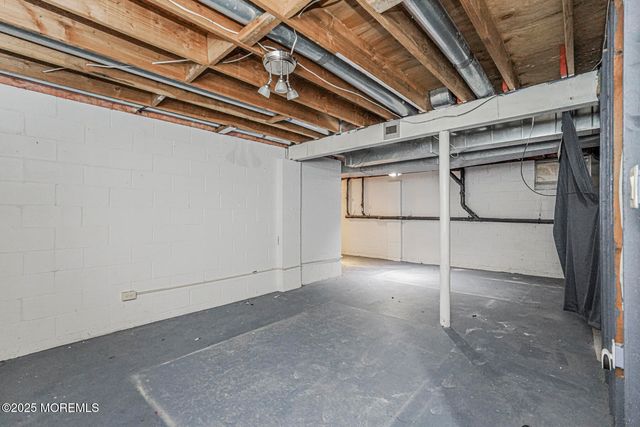 7 Willowtree Court, Barnegat, NJ 08005