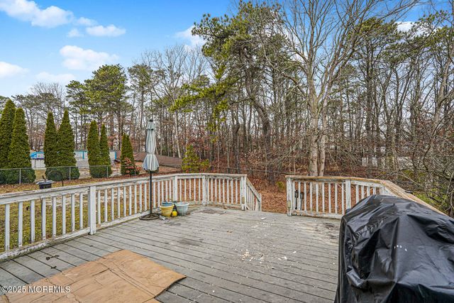 7 Willowtree Court, Barnegat, NJ 08005