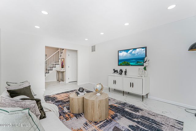 7 Willowtree Court, Barnegat, NJ 08005