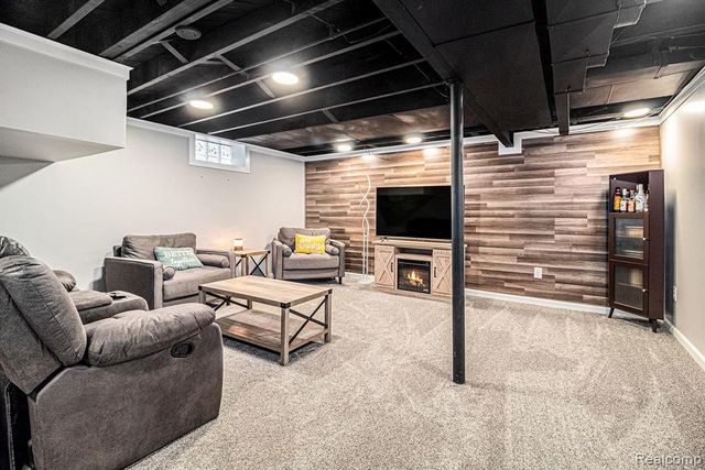 15562 Warwick Avenue, Allen Park, MI 48101