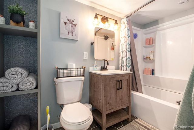 15562 Warwick Avenue, Allen Park, MI 48101