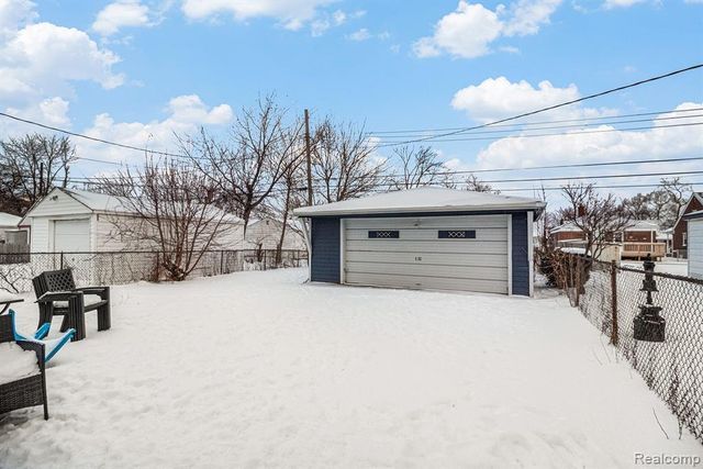 15562 Warwick Avenue, Allen Park, MI 48101