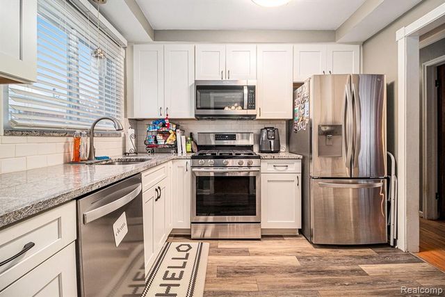 15562 Warwick Avenue, Allen Park, MI 48101