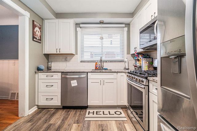 15562 Warwick Avenue, Allen Park, MI 48101