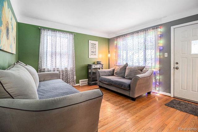 15562 Warwick Avenue, Allen Park, MI 48101