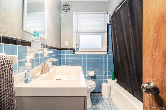 15562 Warwick Avenue, Allen Park, MI 48101