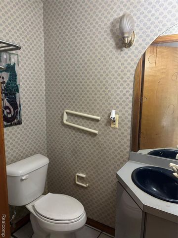 22449 Marine Avenue, Eastpointe, MI 48021