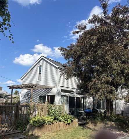 22449 Marine Avenue, Eastpointe, MI 48021