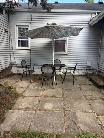 22449 Marine Avenue, Eastpointe, MI 48021