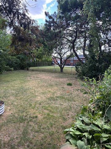22449 Marine Avenue, Eastpointe, MI 48021