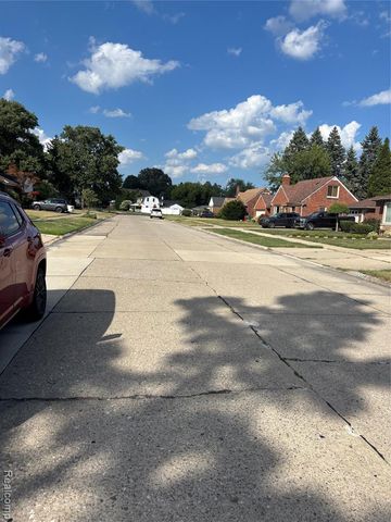 22449 Marine Avenue, Eastpointe, MI 48021