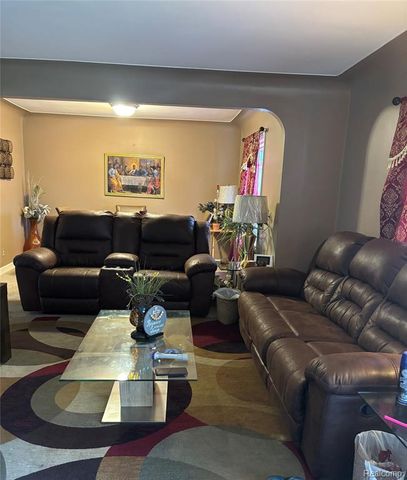 22449 Marine Avenue, Eastpointe, MI 48021