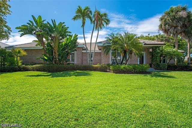 7018 Greentree DR, Naples, FL 34108