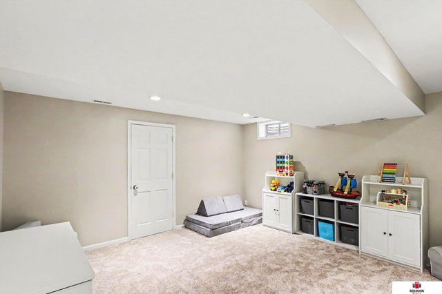 2601 S 75th Street, Lincoln, NE 68506