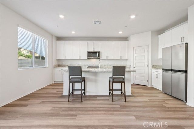 19536 Hanging Rock Road, Lake Elsinore, CA 92532