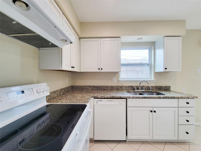 7600 Burgoyne Road 114, Houston, TX 77063