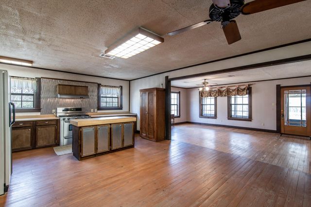 382 Sawmill Drive, Lovelady, TX 75851
