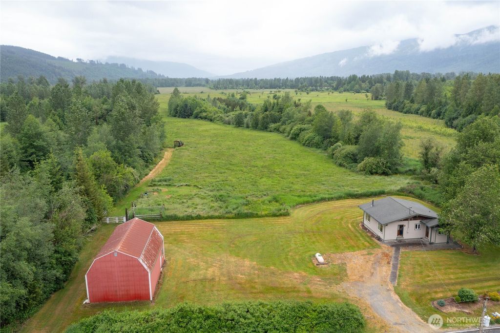 5473 Strand Road, Deming, WA 98244