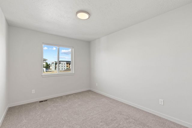 211 S Woodlawn Ln, Spokane Valley, WA 99216
