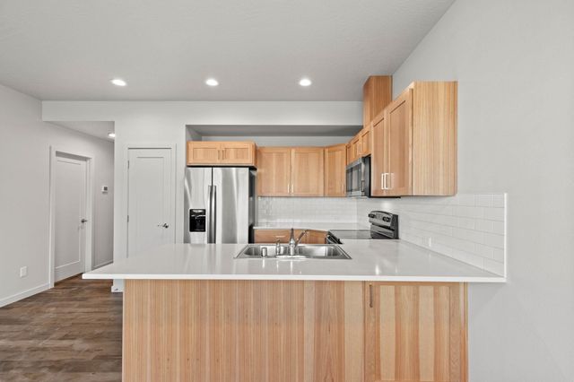 211 S Woodlawn Ln, Spokane Valley, WA 99216