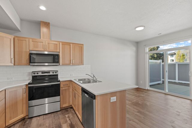 211 S Woodlawn Ln, Spokane Valley, WA 99216