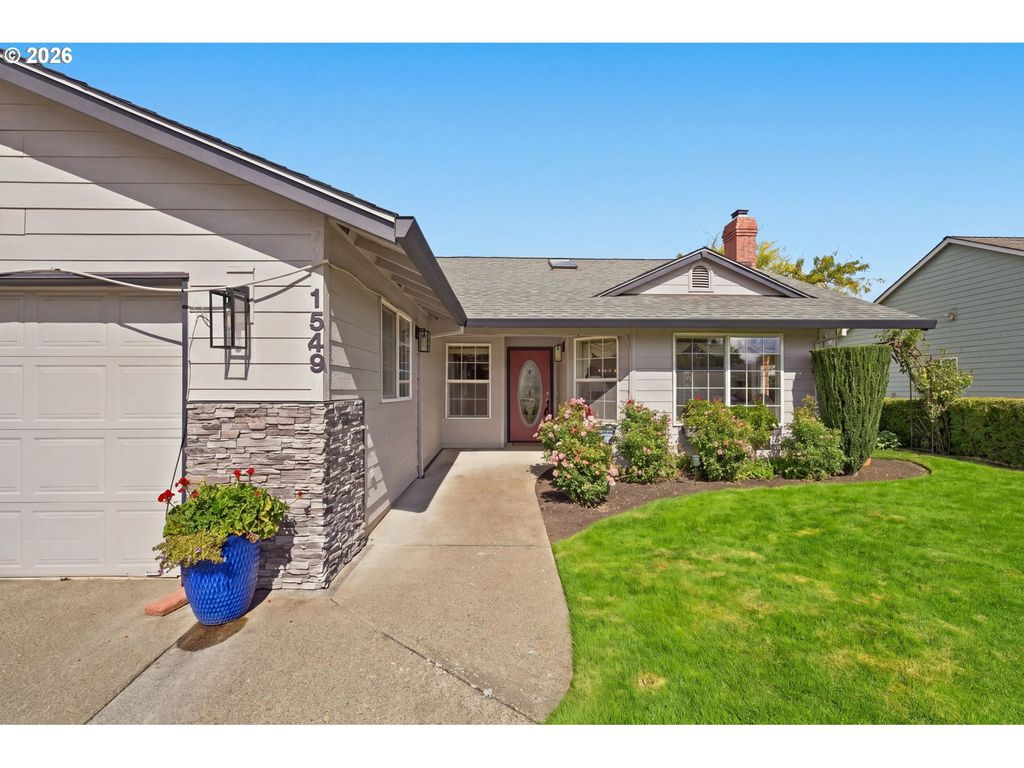 Image 1 of property listing at 1549 Sw FELLOWS St, Mc Minnville, OR 97128