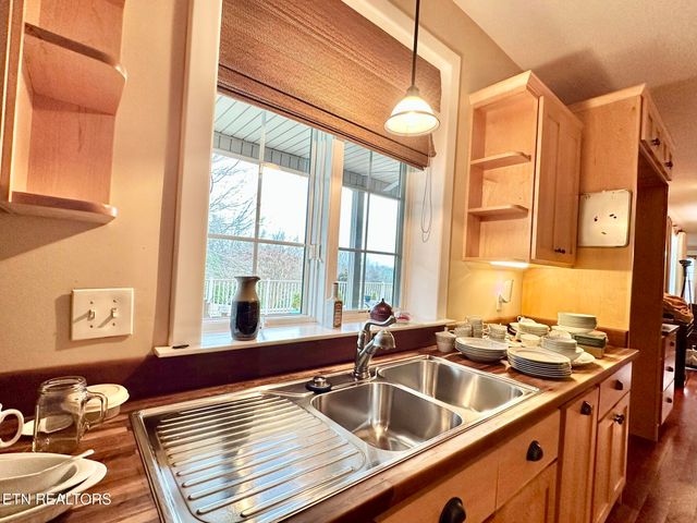 2562 Liberty Rd, Talbott, TN 37877