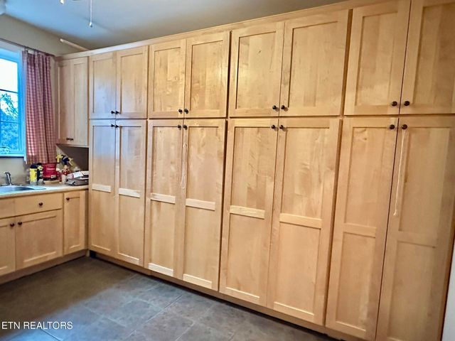 2562 Liberty Rd, Talbott, TN 37877