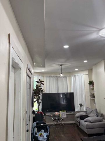 3931 W Grenshaw Street, Chicago, IL 60624