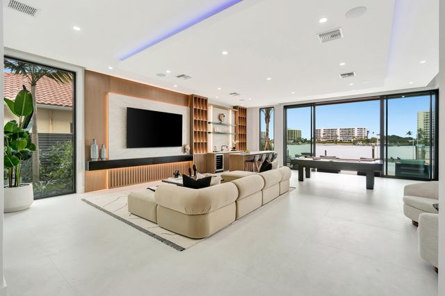 19696 Harbor Road N, Jupiter, FL 33469