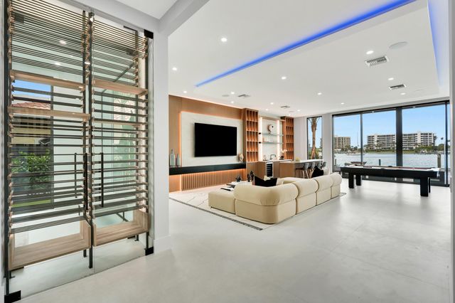 19696 Harbor Road N, Jupiter, FL 33469