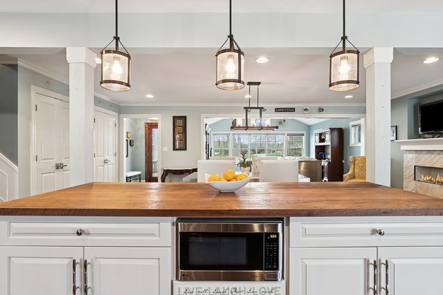 614 West Street, Libertyville, IL 60048