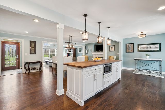 614 West Street, Libertyville, IL 60048