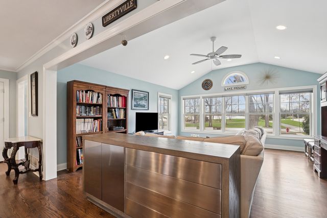 614 West Street, Libertyville, IL 60048