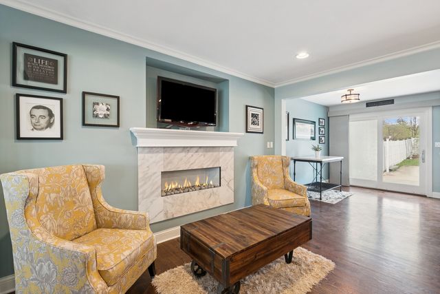 614 West Street, Libertyville, IL 60048