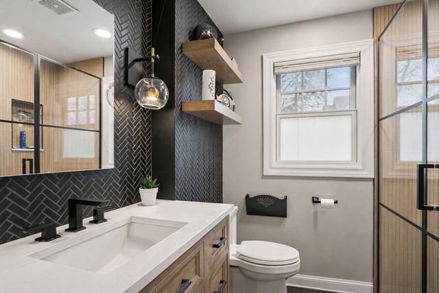 614 West Street, Libertyville, IL 60048